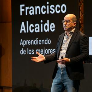 Escucha Aprendiendo de los mejores / Francisco Alcaide en la aplicación