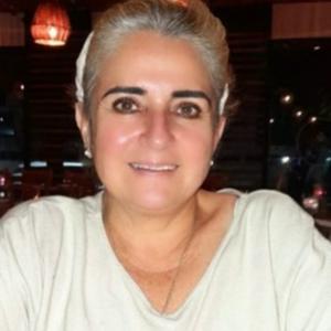Escucha PROFE ANA MARÍA en la aplicación