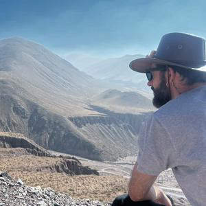 Los caminos del folklore : de la pampa a los Andes