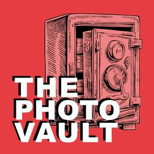 Escucha The Photo Vault: A journey into Vernacular Photography, Archives and Photobooks en la aplicación